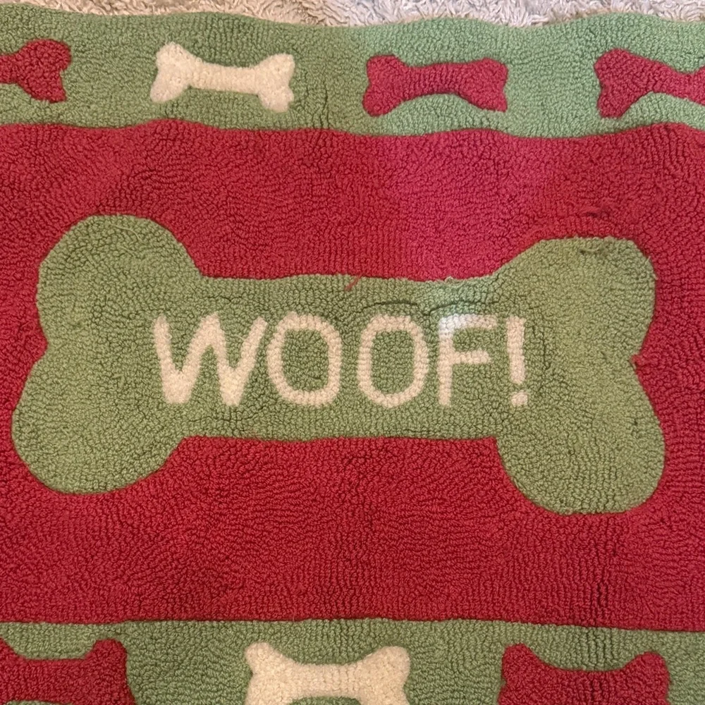 Dog Bone Design Pet Mat - Green and Red